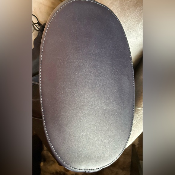 Ralph Lauren Navy Leather Drawstring Shoulder Bucket Bag with Gold RL Accent - Picture 4 of 9